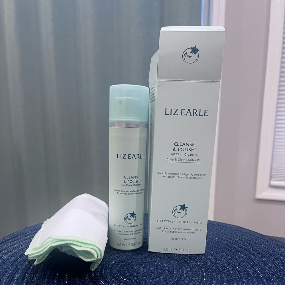 SOLD Liz Earle Cleanse & Polish Face Wash & 2 Exfoliating Cotton Cloths 100 ml